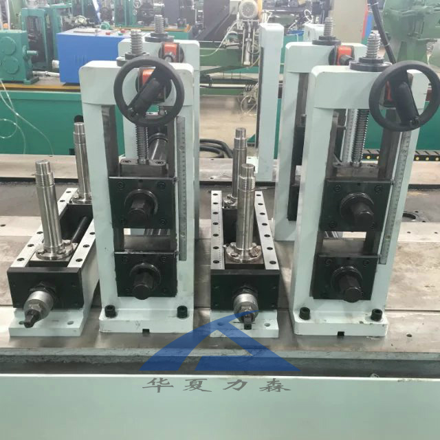 不銹鋼制管機,制管設備,鈦管設備,復合管制管機 不銹鋼制管機,制管設備,鈦管設備,復合管制管機